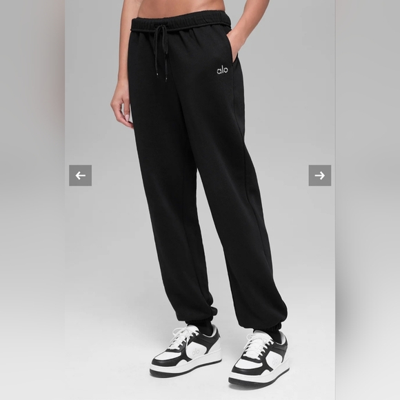 ALO Yoga Accolade Sweatpants - Picture 6 of 7